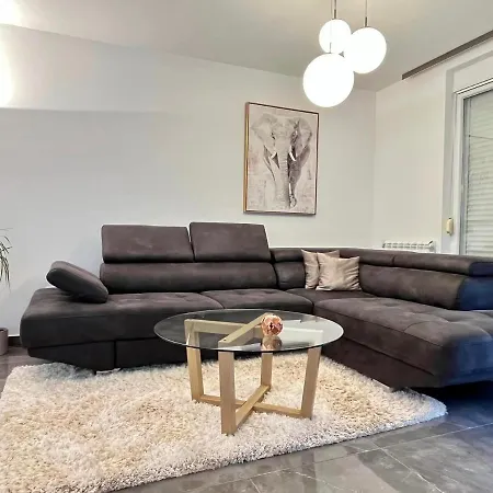 Apartman M Apartment